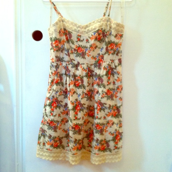 Forever 21 Floral Sundress w/ Pockets!!
