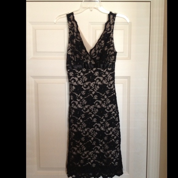 Gorgeous lace cocktail dress