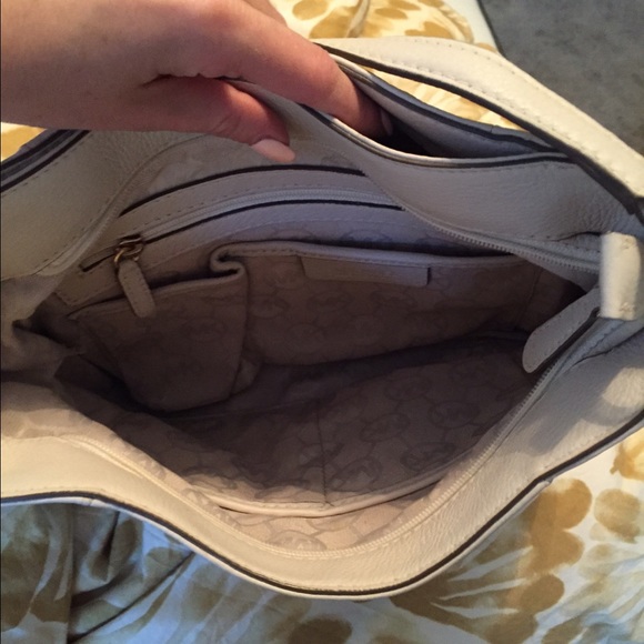 SOLD 🎉🎉Michael Kors cream leather crossbody- new - Picture 4 of 4