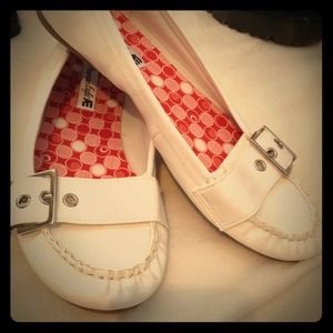 💢Reserved💢 White buckle shoes