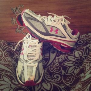Size 7 Under Armor running shors