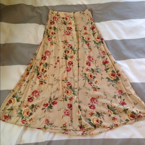 ❌SOLD IN BUNDLE❌ VINTAGE 💗 dusty rose maxi skirt - Picture 2 of 4