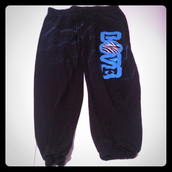 Love black capris!