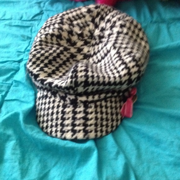 Cute hat - Picture 1 of 2