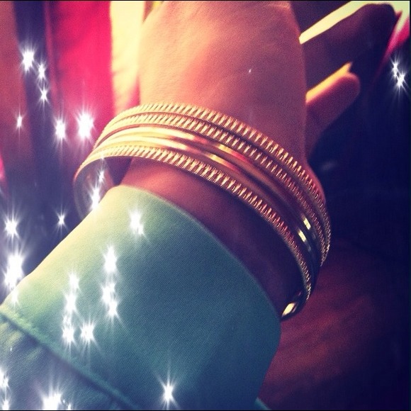 TAKING OFFERS Vintage gold bangle bracelets - Picture 2 of 3