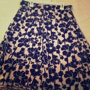 💢✋traded bundle✋💢 Black/white floral skirt