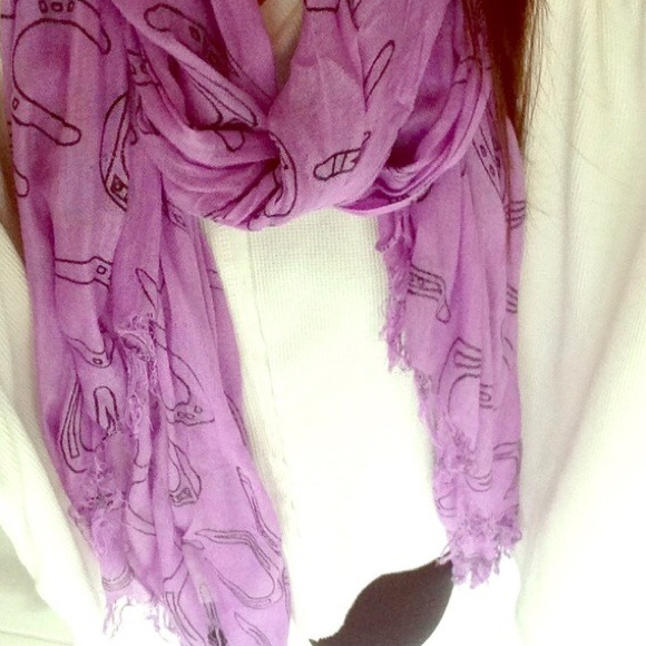 Purple horseshoe scarf - Picture 3 of 3