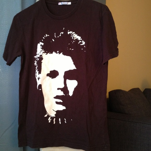 Uniqlo size S tee shirt!