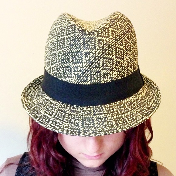 Black and White Fedora - Picture 1 of 3