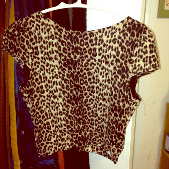 ❌SOLD❌ Cheetah print belly shirt
