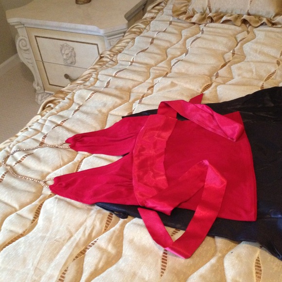 Suit - Picture 3 of 4