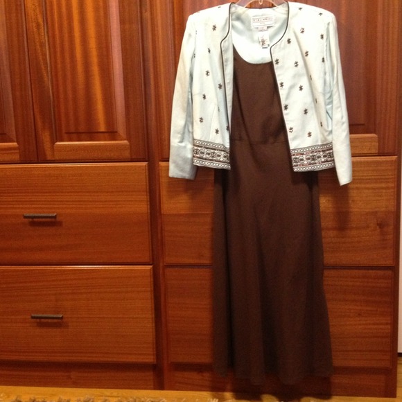 ❤SOLD❤brown and blue size 6 petite