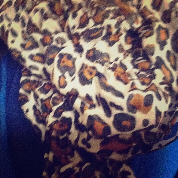 ✂Price reduce⬇Leopard scarf