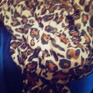 ✂Price reduce⬇Leopard scarf