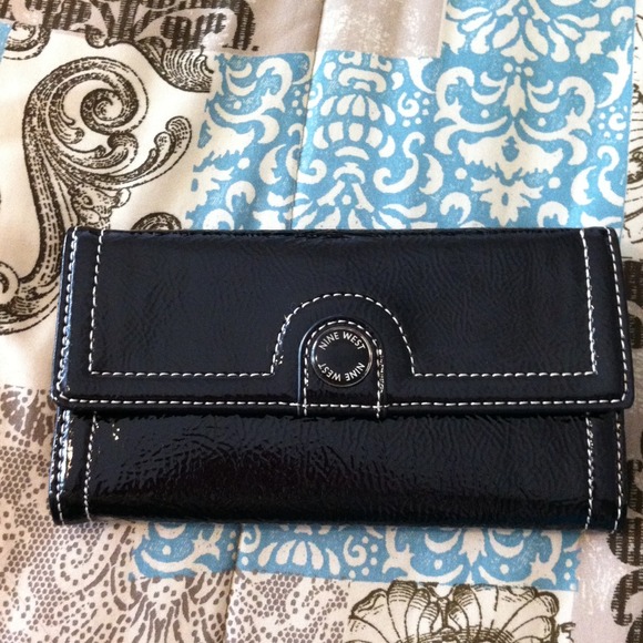 💢SOLD💢 Nine West wallet