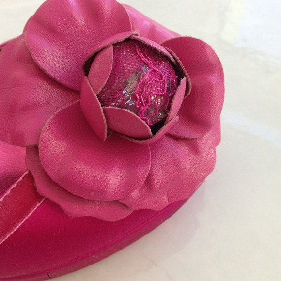 Brand New never Worn Betsey Johnson Silk Platform - Picture 2 of 4