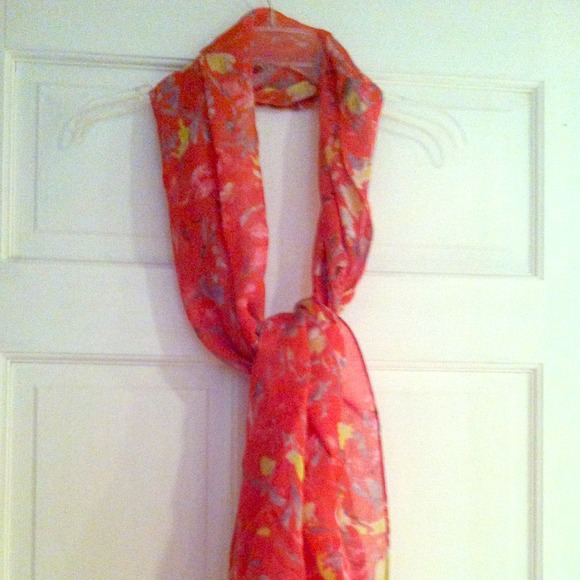 🎈Sold in bundle.  Floral print scarf / shawl.