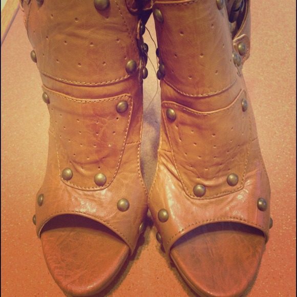 *Sold* Cute sandals for cheap!