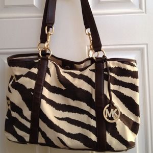 🎉🎉reserved 🎉🎉 MK Zebra Bag