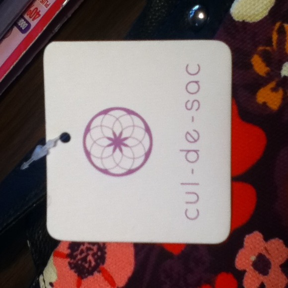 Cul-de-sac Hand Bag & Makeup Bag 👛 - Picture 4 of 4