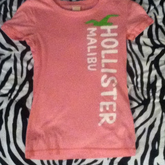 Never worn XS Hollister shirt.