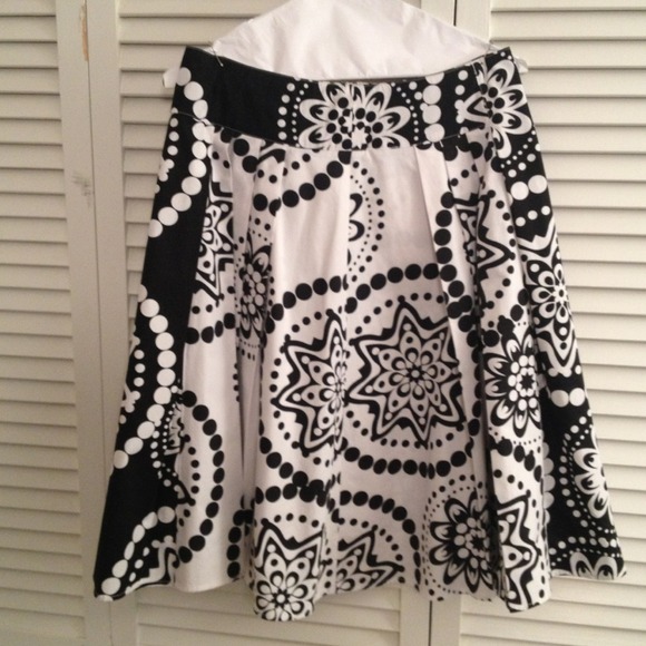 Black & White circle skirt from Cato.