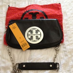 Authentic tory burch NWT logo flap clutch.