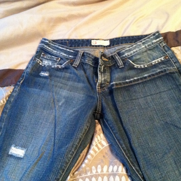 Buckle capris