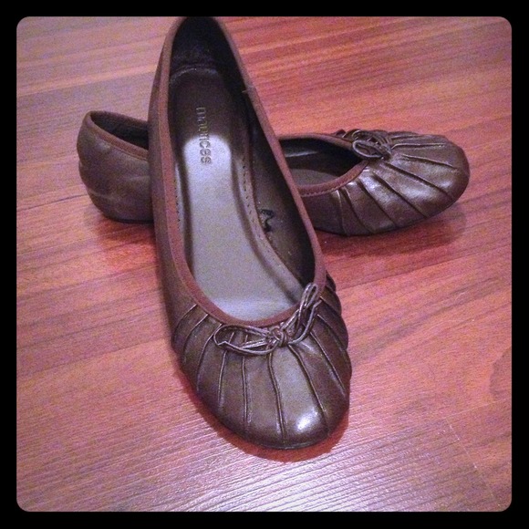 Brown ballet flats