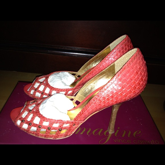 Vince Camuto leather pumps