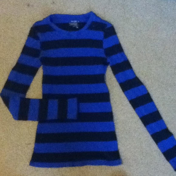 Blue/navy striped long sleeve shirt
