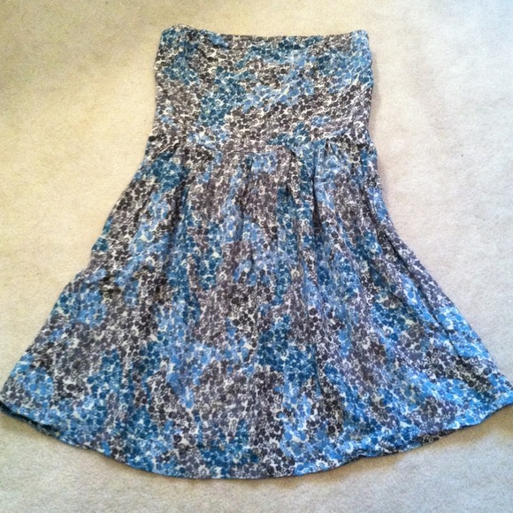 Sold in bundle ----(Strapless flower dress)