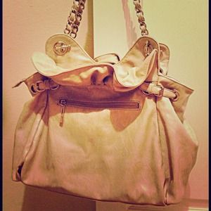 Beautiful beige purse!