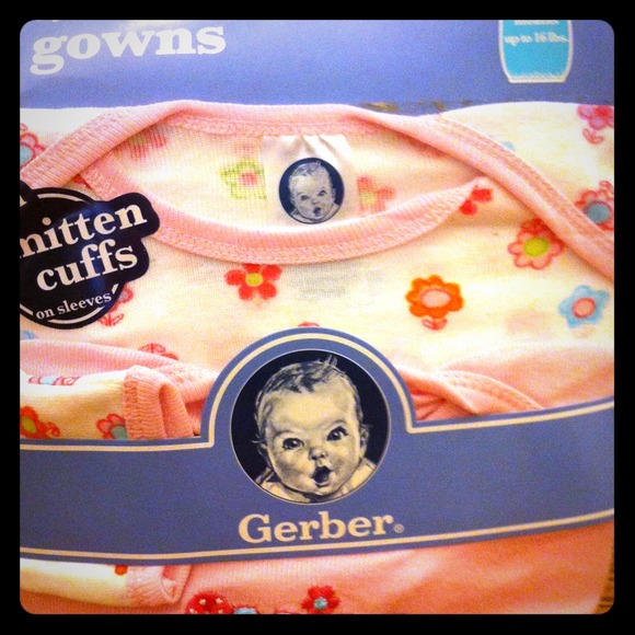 Gerber baby gowns  🐨 2