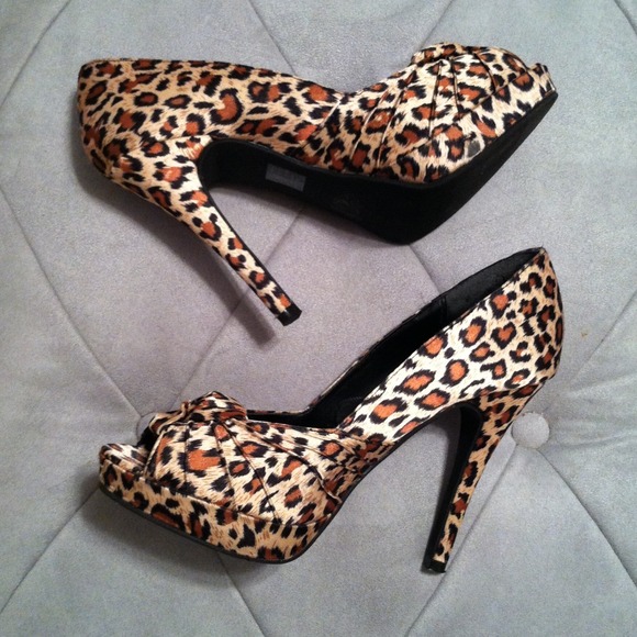 Leopard Peep Toe