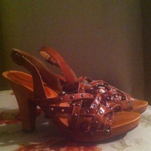 Size 5 Wood and Leather Strappy Sandals