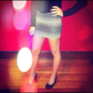 Black & white geo print pencil skirt