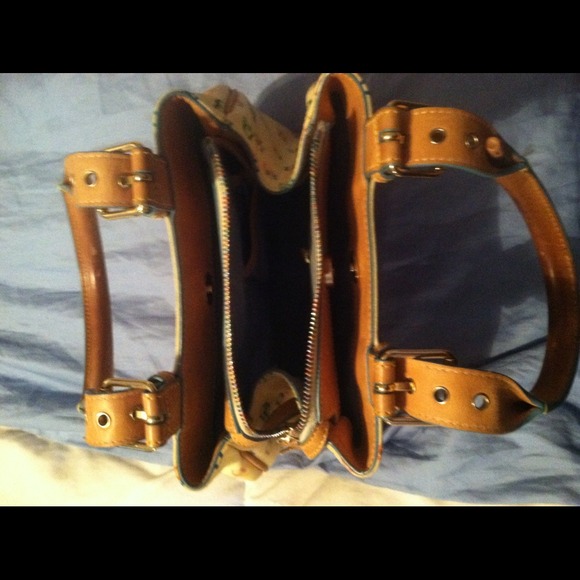 🎈🎈TRADED🎈🎈👜Dooney & Bourne small purse 👛🎀 - Picture 2 of 4