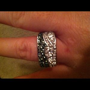 ⛔SOLD IN BUNDLE⛔ Jewelmint Shades of Grey Ring