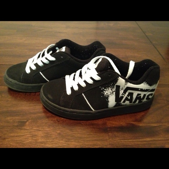 black and white vans junior