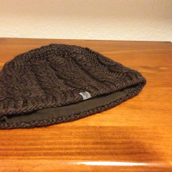 ✋TRADED✋ North Face beanie and scarf world market