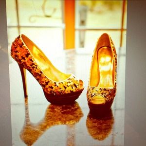 Sz 9.5 gold sequin platform 4" Shoe Dazzle shoes