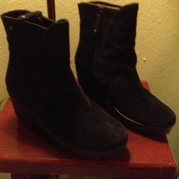 Rock port NEW black suede wedge heel half boots