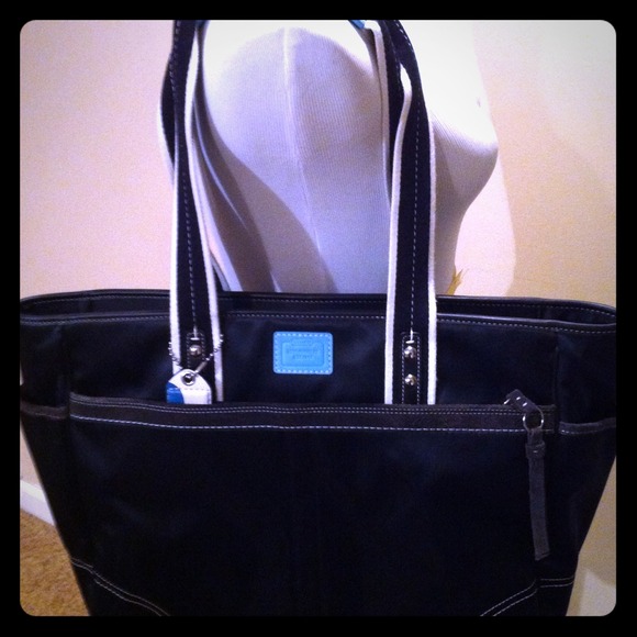 ⁯🌺👜 SALE! Authentic Coach Large Tote/Baby Bag!