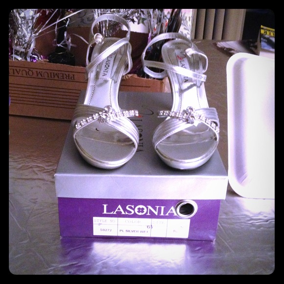 Silver Diamond wrapped pumps