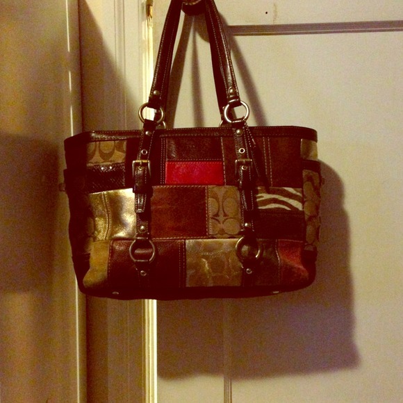 💰PRICE REDUCED! AUTHENTIC🎀Coach patchwork purse!