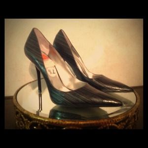 7 1/2 Carlos Santana Striped Shoes