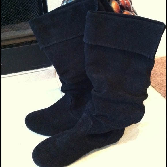 🎀REDUCED🎀 Cathy Jean Suede Flat Boots