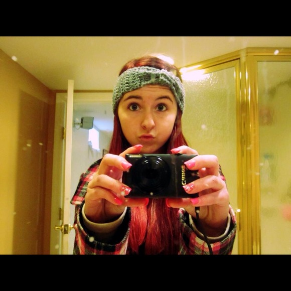 Creme Crocheted Headband! - Picture 2 of 2