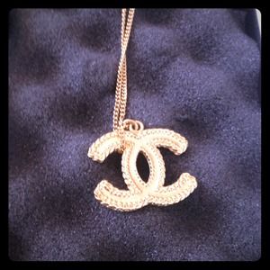 100% authentic  Chanel necklace
